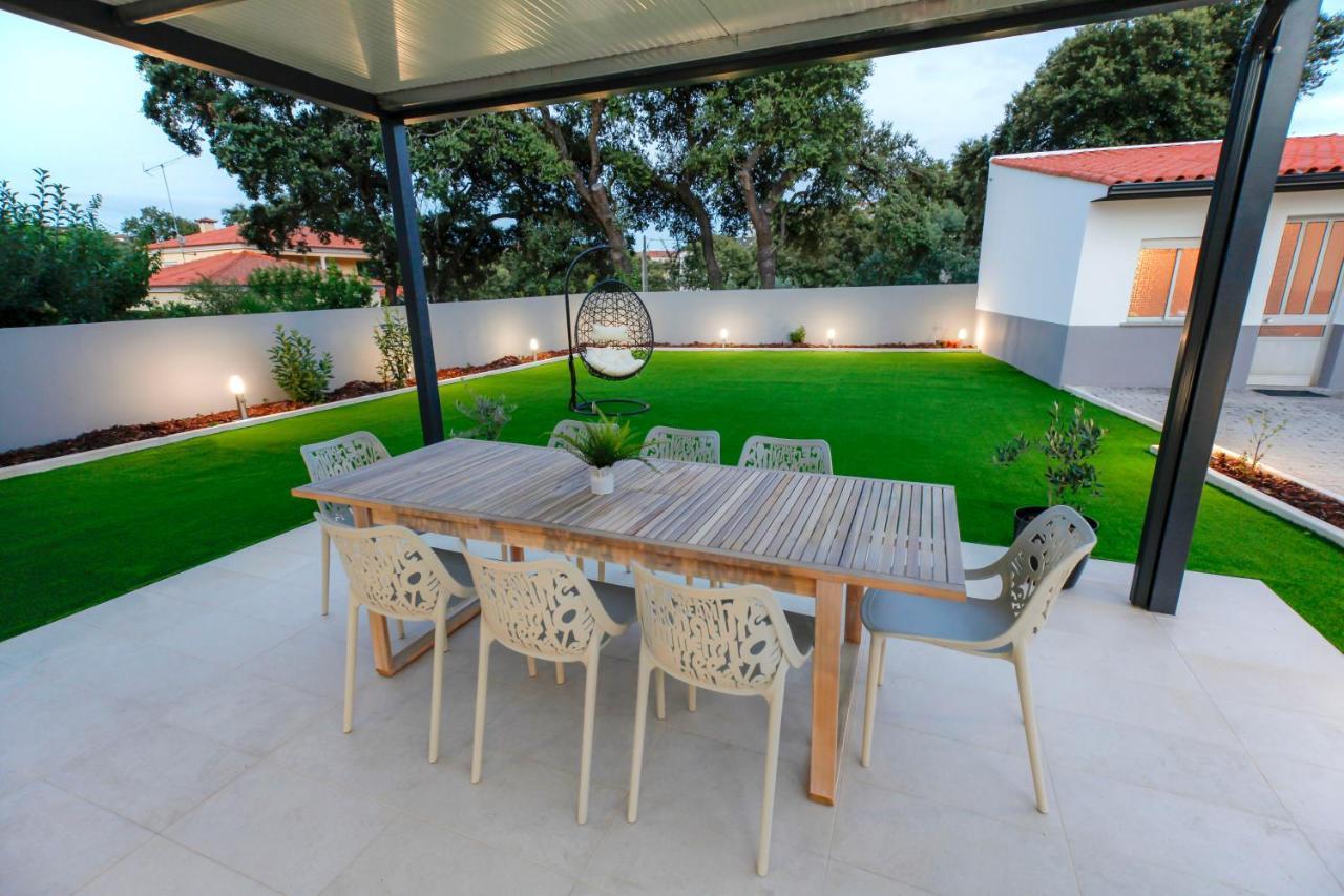 Modern Apartment With Garden Fatima Bagian luar foto