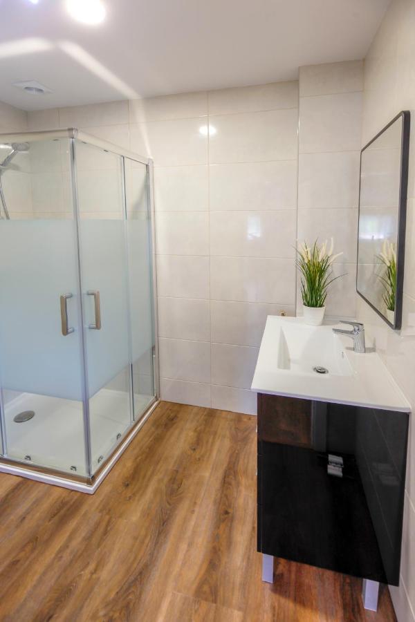 Modern Apartment With Garden Fatima Bagian luar foto